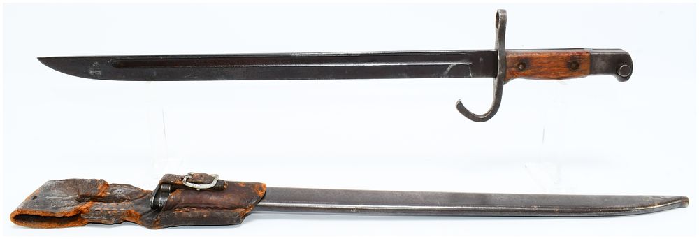 Lot 1447: WWII Japanese Type 30 Arisaka Bayonet with Hooked Quillon, Scabbard and Frog