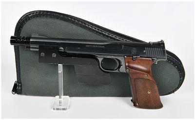 Smith & Wesson Model 41 Semi-Automatic Target Pistol with Case and Magazine. A Smith & Wesson 