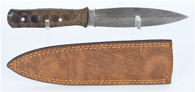 A Damascus Steel Fixed-Blade Knife with Leather Sheath. This lot comprises a fixed-blade knife 