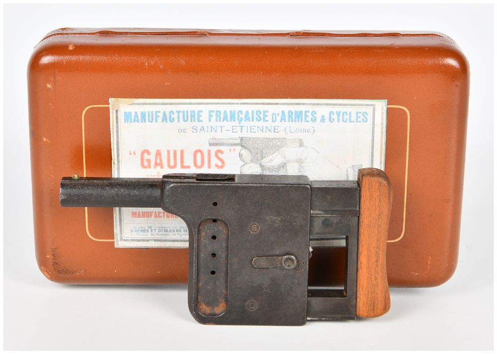 Lot 78: Manufacture Française d'Armes & Cycles de Saint-Étienne Le Gaulois Palm-Squeezer Pistol, No. 1, with Fitted Case