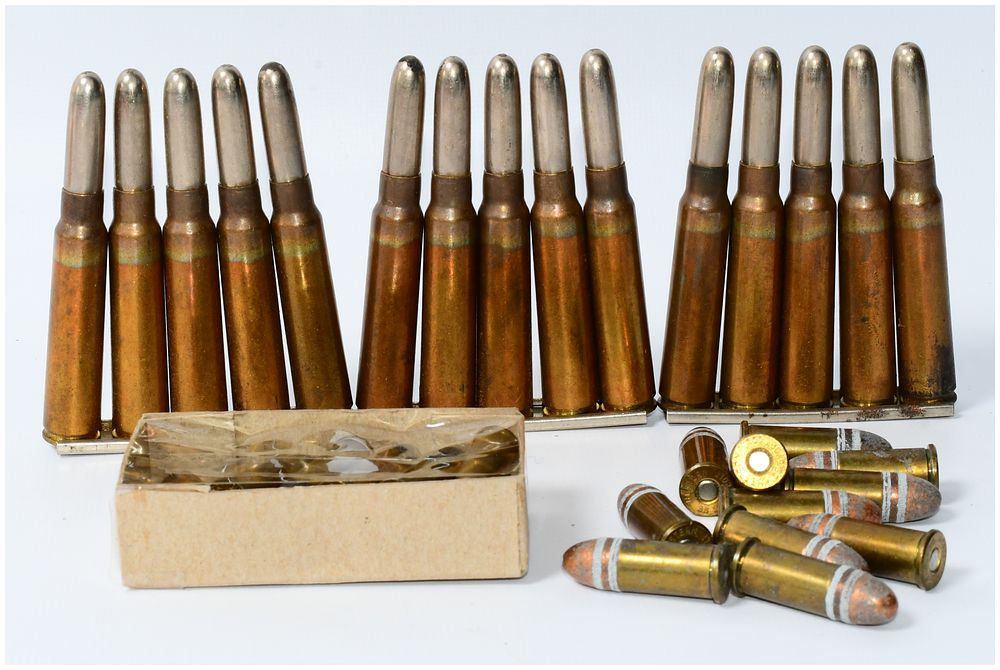 Lot 193: 39 Rounds: 15 8mm Mauser, 13 Peter .32 Colt, 11 .35 Short