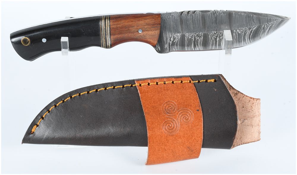 Lot 260: A Modern Fixed-Blade Damascus Steel Hunting Knife with Fitted Leather Sheath