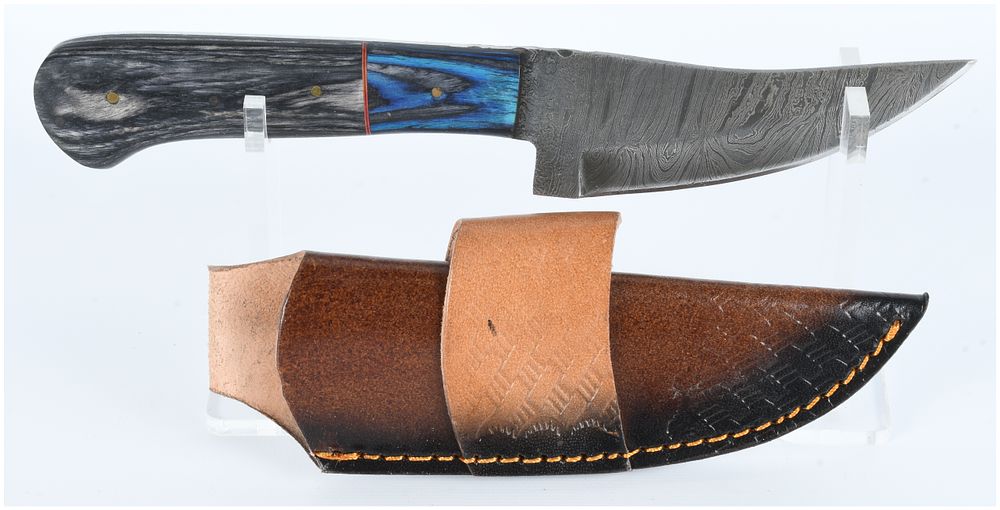 Lot 470: A Modern Fixed-Blade Damascene Steel Knife with Composite Handle and Leather Sheath