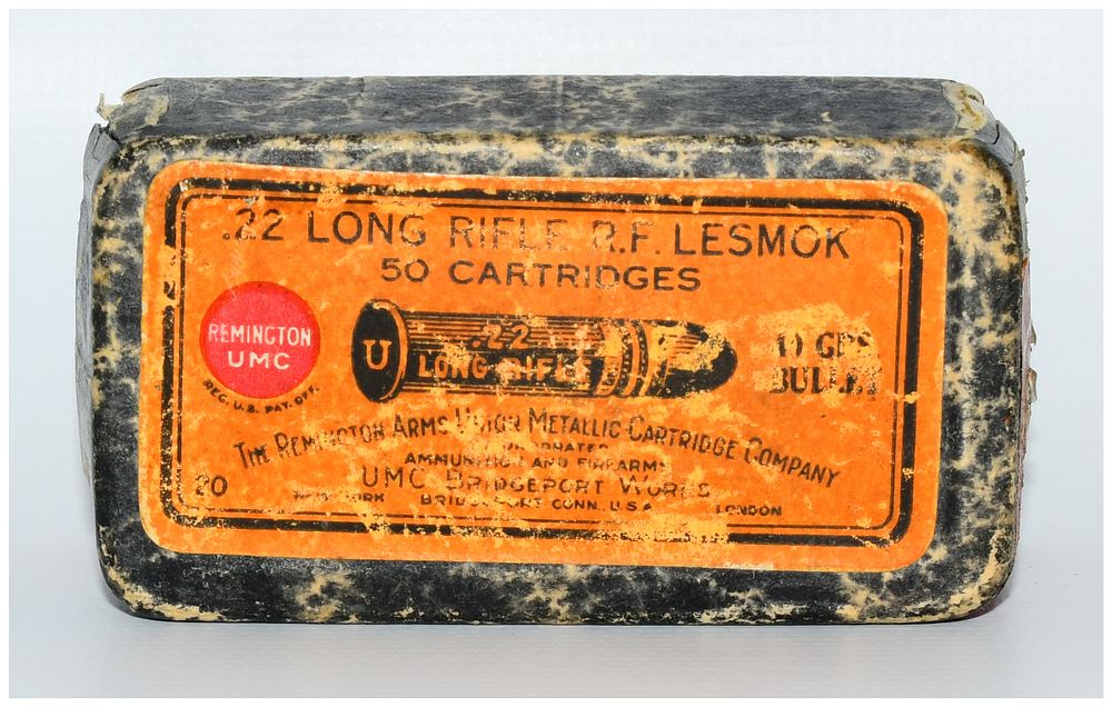 Lot 565: 50 Round Collector Box of Vintage Remington UMC .22 Long Rifle Lesmok Ammunition