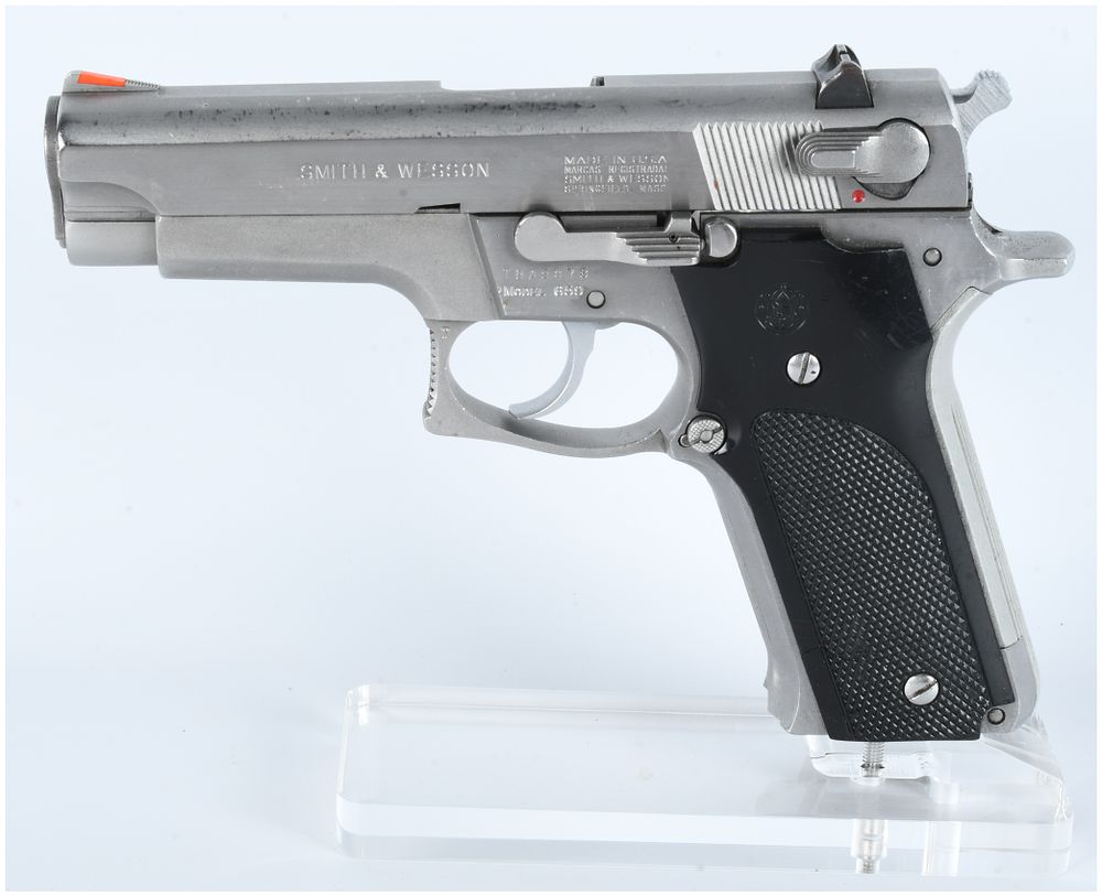 Lot 1449: Smith & Wesson Model 659 Semi-Automatic Pistol