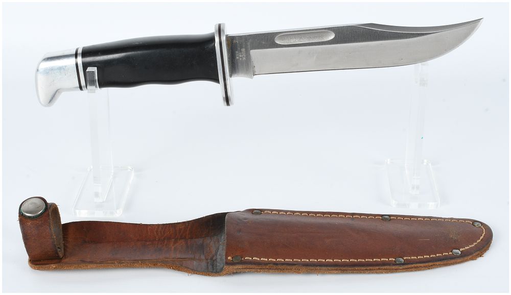 Lot 1496: A Buck 119+ Fixed-Blade Hunting Knife with Sheath, U.S.A.
