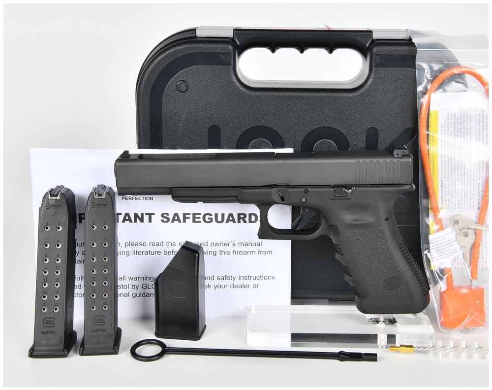 Lot 72: Glock Model 17L Semi-Automatic Pistol in 9x19, Serial Number CCXF121, with Case and Accessories