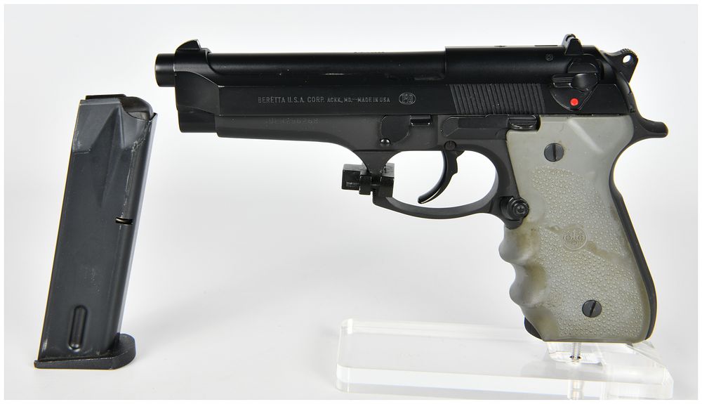 Lot 78: Beretta Model 92FS Semi-Automatic Pistol, 9mm Parabellum, Serial Number BER256268
