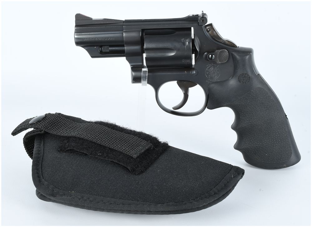 Lot 396: Smith & Wesson Model 19-5 Double-Action Revolver .357 Magnum