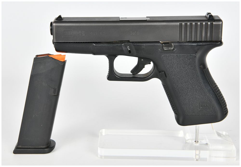 Lot 414: Glock 19 Semi-Automatic Pistol 9x19 Serial Number AMU540 US