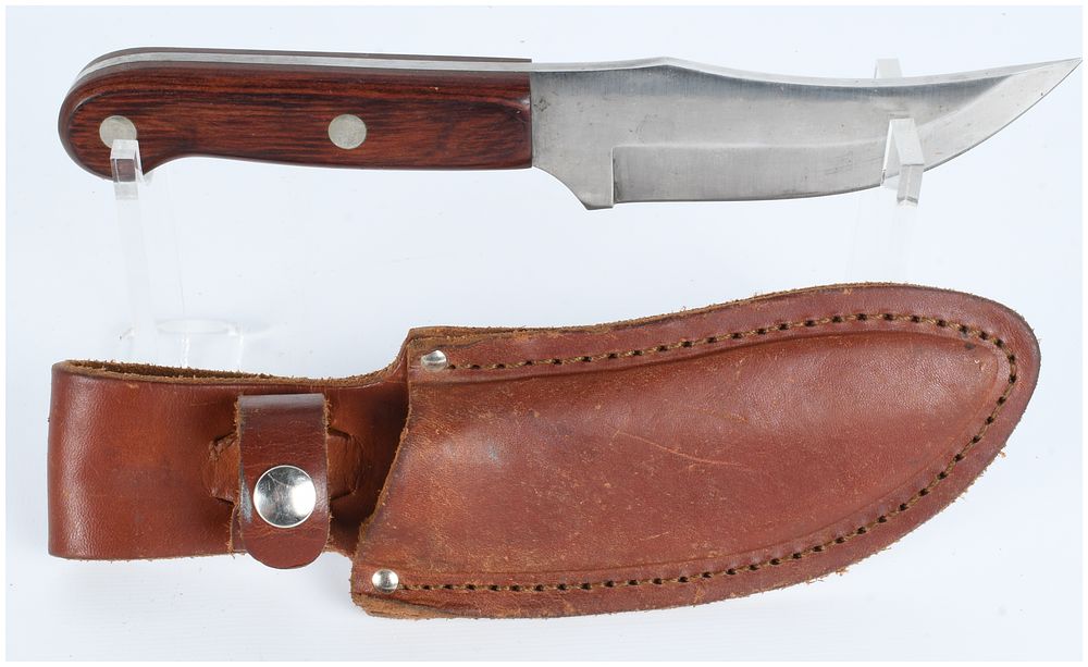Lot 485: CAMILLUS New York U.S.A. Fixed-Blade Hunting Knife with Leather Sheath
