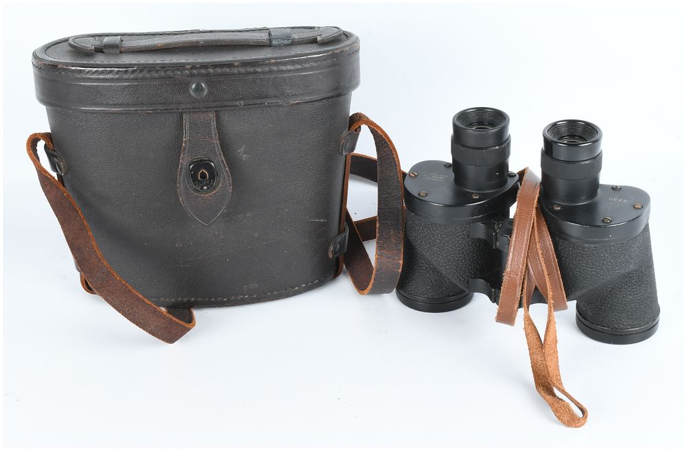 Lot 1061: WWII Era U.S. Military 6X30 Binoculars by Universal Camera Corp. with Case