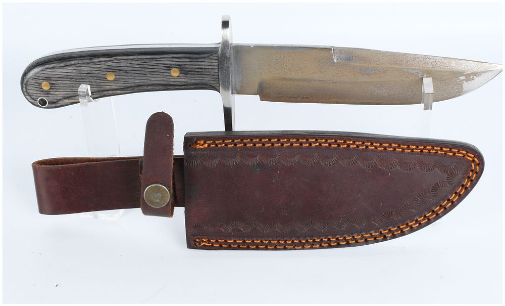 Lot 1124: Case XX USA Fixed Blade Bowie Style Hunting Knife with Leather Sheath
