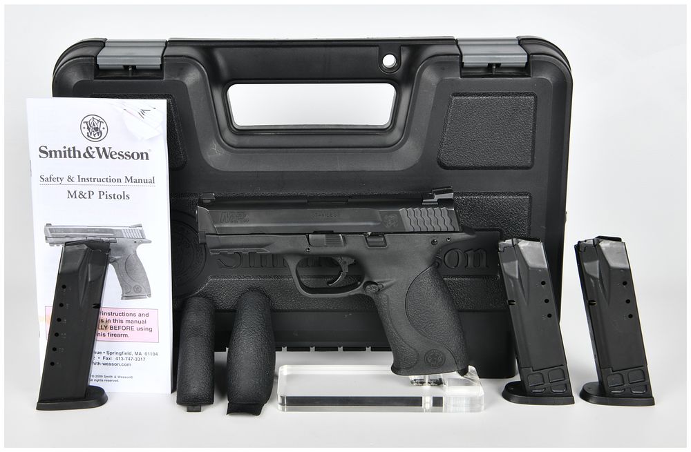 Lot 1191: Smith & Wesson M&P 40 Semi-Automatic Pistol in .40 S&W (4 1/4 inch BBL) Serial Number DUJ1491