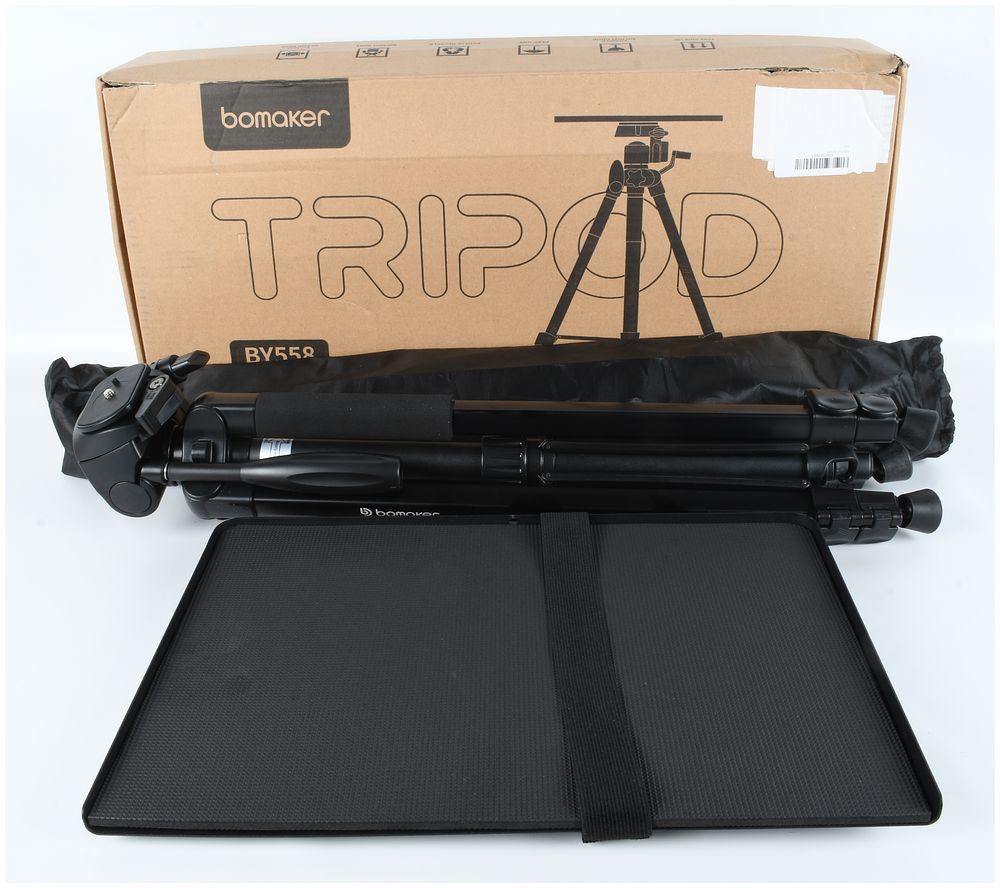 Lot 173: A Bomaker BY558 Tripod Stand Kit with Mounting Tray