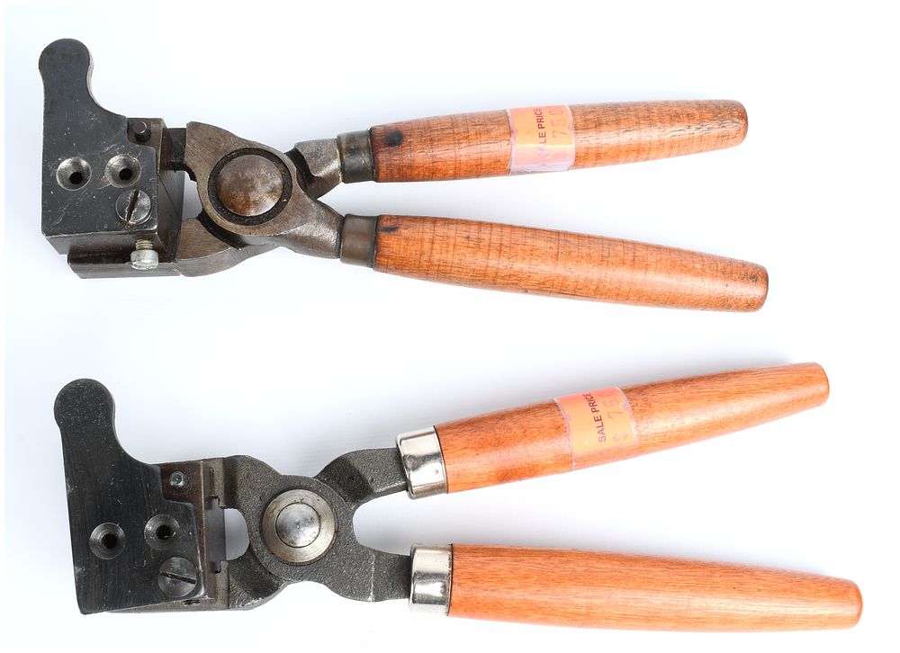 Lot 320: Lyman Vintage Bullet Casting Mold Set Calibers 460 and 643 Hand Tools