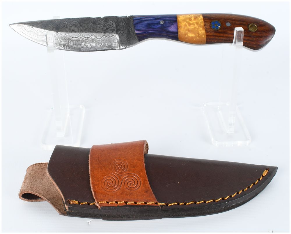 Lot 451: A Custom Damascus Steel Fixed-Blade Knife with Segmented Handle and Leather Sheath