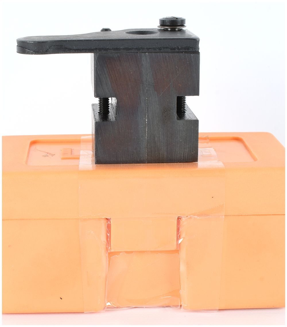 Lot 1184: Lyman Single Cavity Rifle Bullet Mould Block .45 Caliber 457658 Mid-20th Century