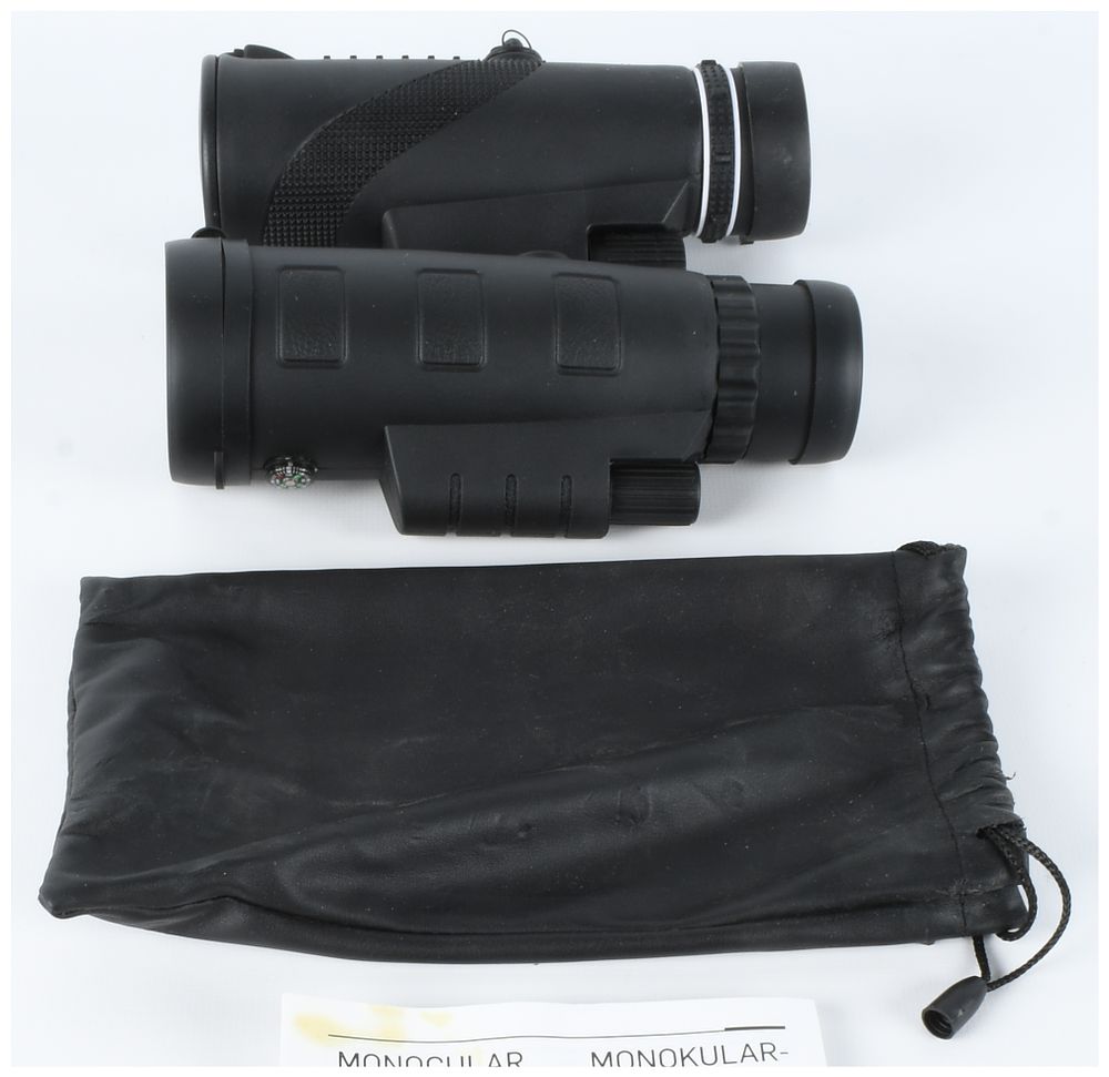 Lot 134: A Pair of Unbranded 40x60 Compact Monocular Telescopes