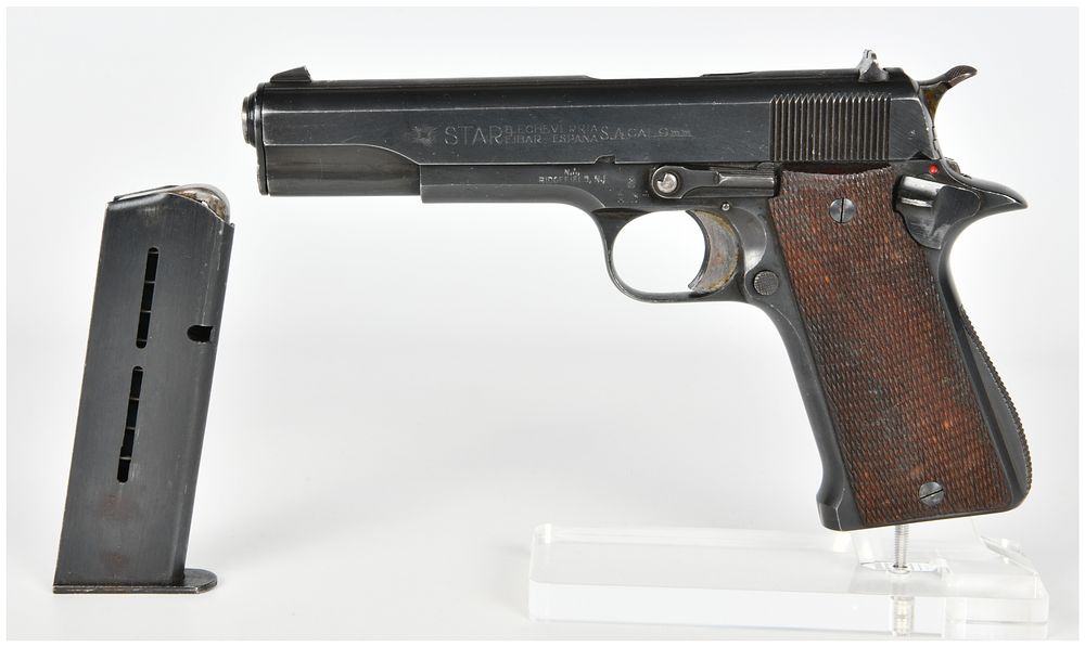 Lot 426: Star Modelo Super Semi-Automatic Pistol 9mm