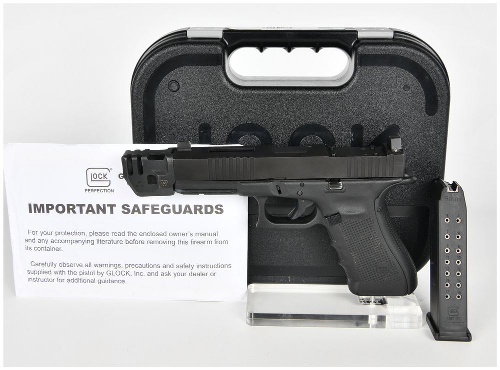 Lot 510: Glock 17 Gen 4 Semi-Automatic Pistol 9mm with 4.48 Inch Barrel