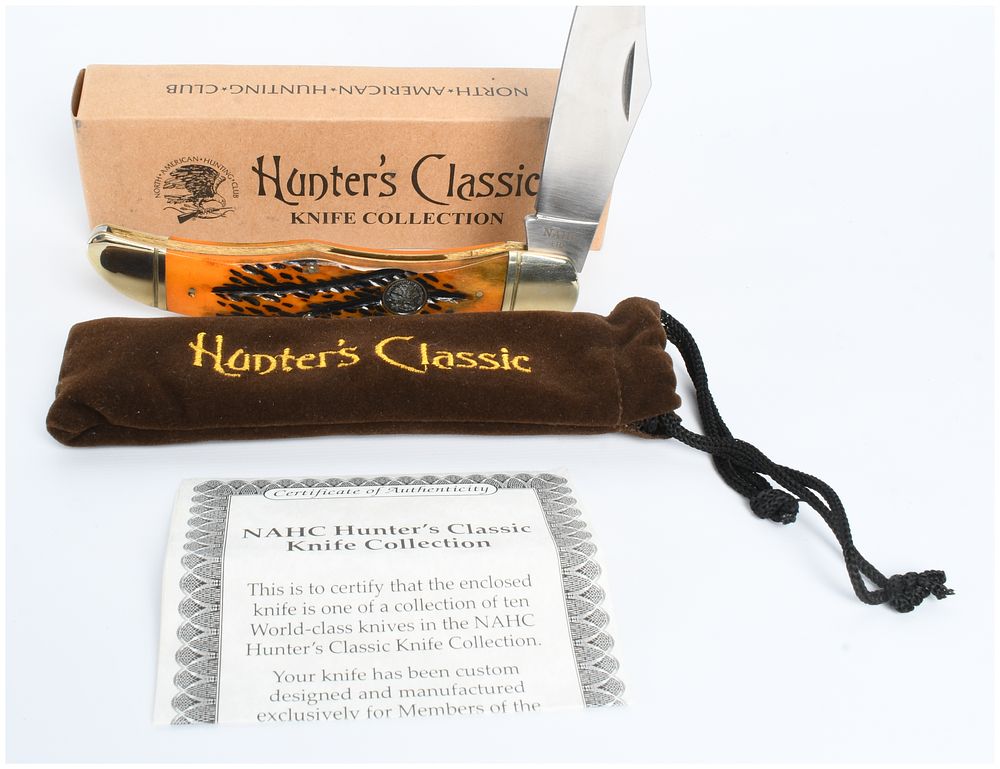 Lot 560: NAHC Hunter's Classic Folding Hunter Pocket Knife H1730