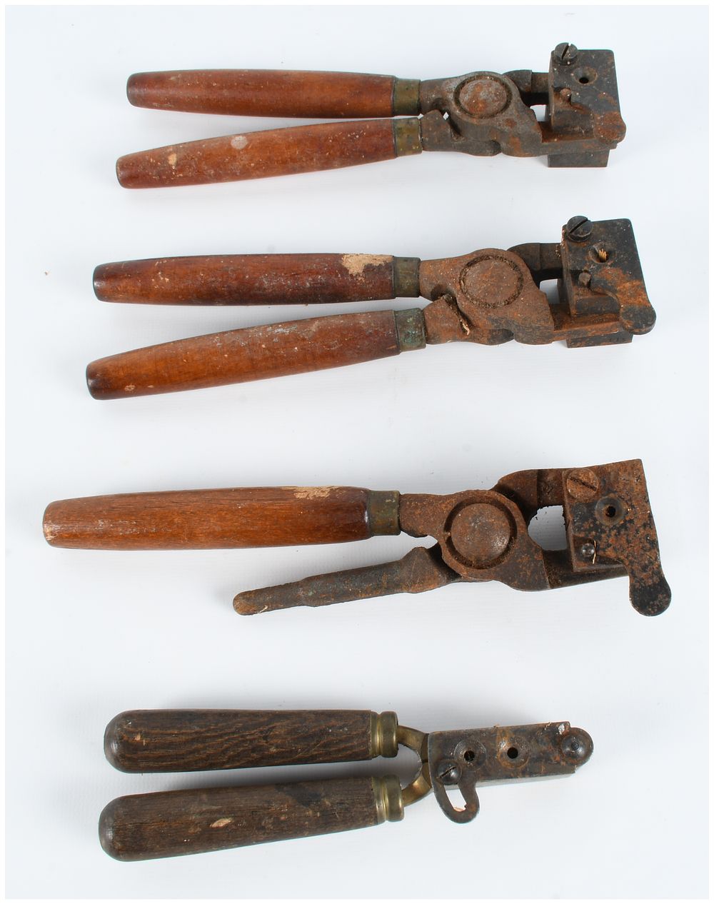 Lot 1264: A Group of 4 Vintage Handheld Bullet Molds Including Lyman and Ideal Examples