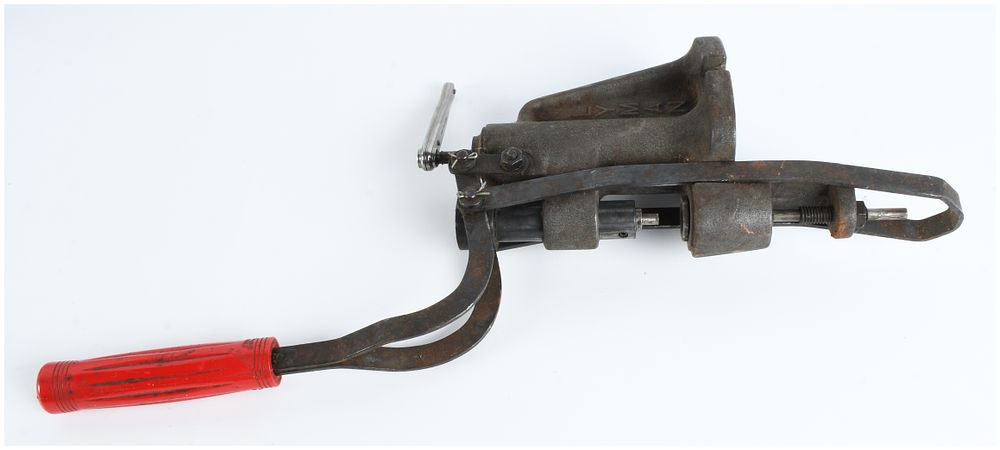 Lot 1499: Lyman 450 Bullet Sizer Lubricator Press