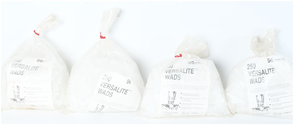 Lot 1541: A Lot of 4 Bags of Hornady Versalite 20-Gauge Shotgun Wads