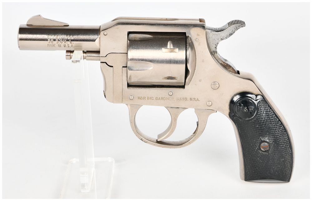 Lot 204: Harrington & Richardson Model 733 Double Action Revolver .32 S&W Long with 2.5 Inch Barrel