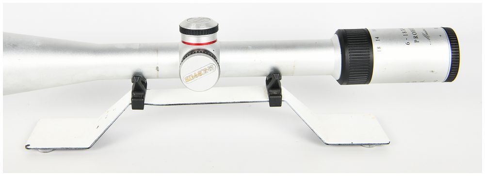 Lot 1127: Simmons ProHunter Master Series 6-18x40 SF Rifle Scope with Silver Satin Finish