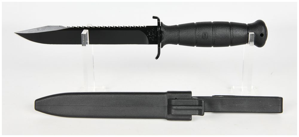 Lot 1178: Austrian Glock Model 81 Field Knife and Sheath