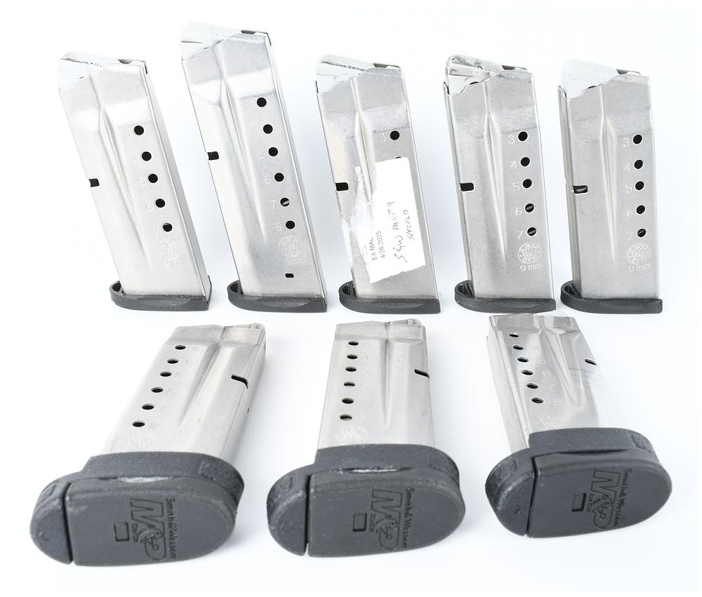 Lot 1373: A Lot of 8 Smith & Wesson M&P Shield 9mm Semi-Automatic Pistol Magazines