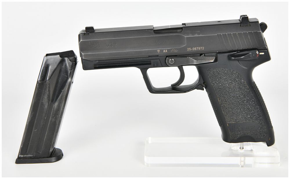 Lot 1413: Heckler & Koch USP Semi-Automatic Pistol .45 ACP with 4.41 Inch Barrel 2000