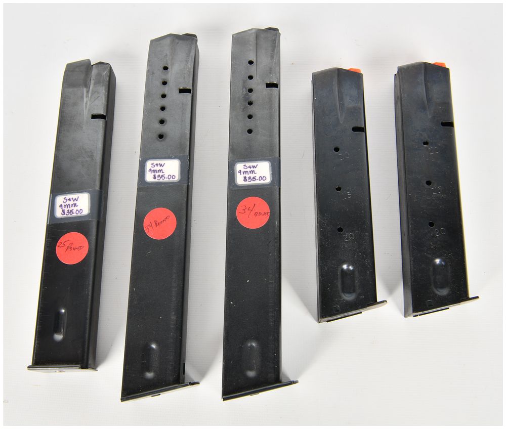 Lot 1586: A Lot of 5 Smith & Wesson Model 59 Series Aftermarket Magazines 9mm