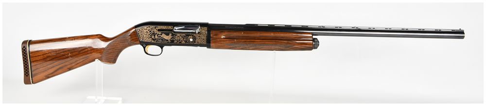 Lot 333: Ithaca SKB Model 900 Semi-Automatic Shotgun 12 Gauge with 28 Inch Barrel
