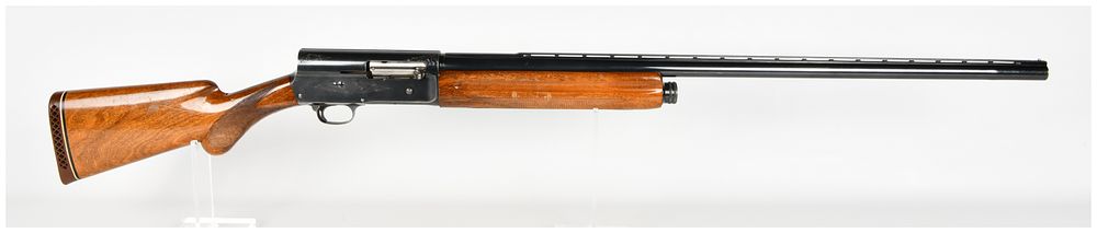 Lot 489: Browning Auto-5 Magnum Twelve Semi-Automatic Shotgun 12 Gauge with 30 Inch Barrel