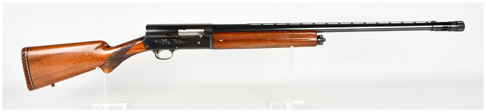 Lot 135: Browning Auto-5 Light Twelve Semi-Automatic Shotgun 12 Gauge with 29.5 Inch Barrel