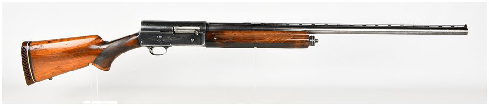 Lot 315: Browning Auto-5 Magnum Twelve Semi-Automatic Shotgun 12 Gauge with Ventilated Rib Barrel 1968