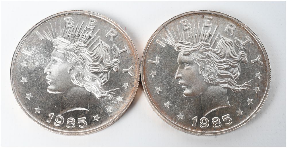 Lot 278: A Pair of 1985 Peace Dollar Design 1 Troy Ounce .999 Fine Silver Trade Units