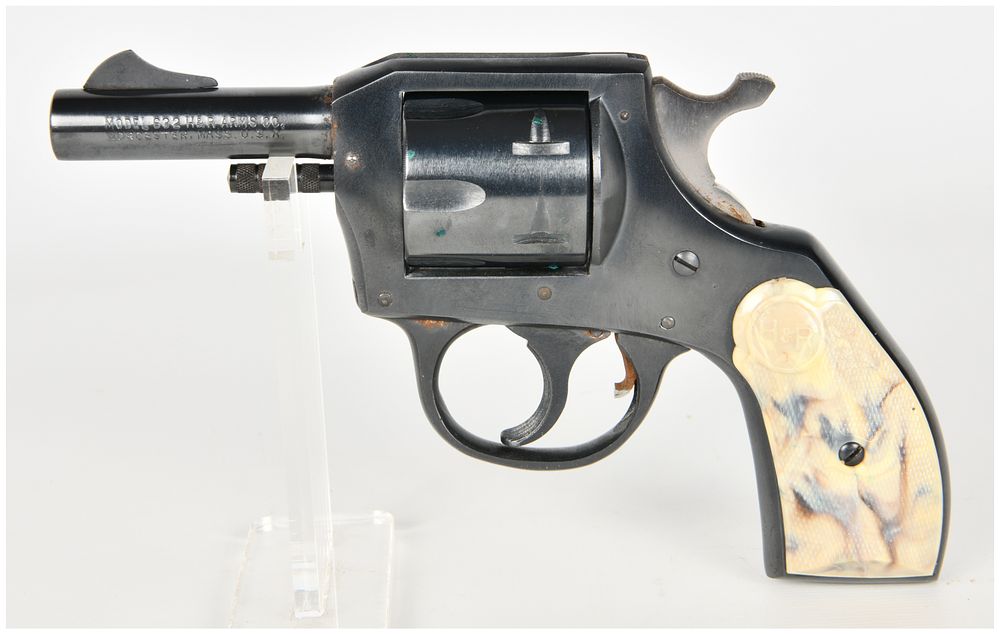 Lot 504: Harrington & Richardson Model 632 Double Action Revolver .32 S&W with 2.5 Inch Barrel