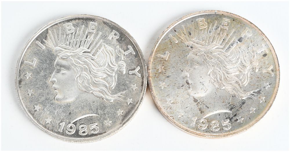 Lot 1007: A Pair of 1985 Peace Dollar Design 1 Troy Ounce .999 Fine Silver Trade Units