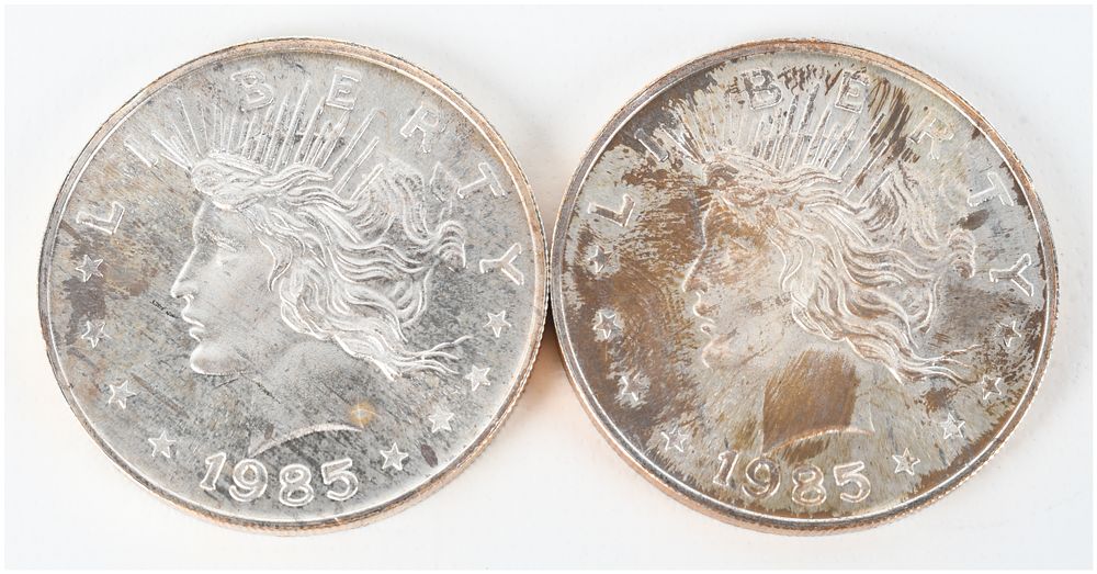 Lot 1367: A Pair of 1985 Peace Dollar Design 1 Troy Ounce .999 Fine Silver Trade Units