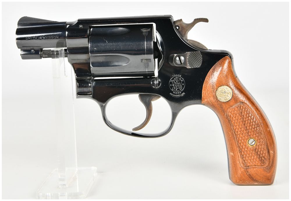 Lot 1425: Smith & Wesson Model 36 Double Action Revolver .38 Special with 2 Inch Barrel