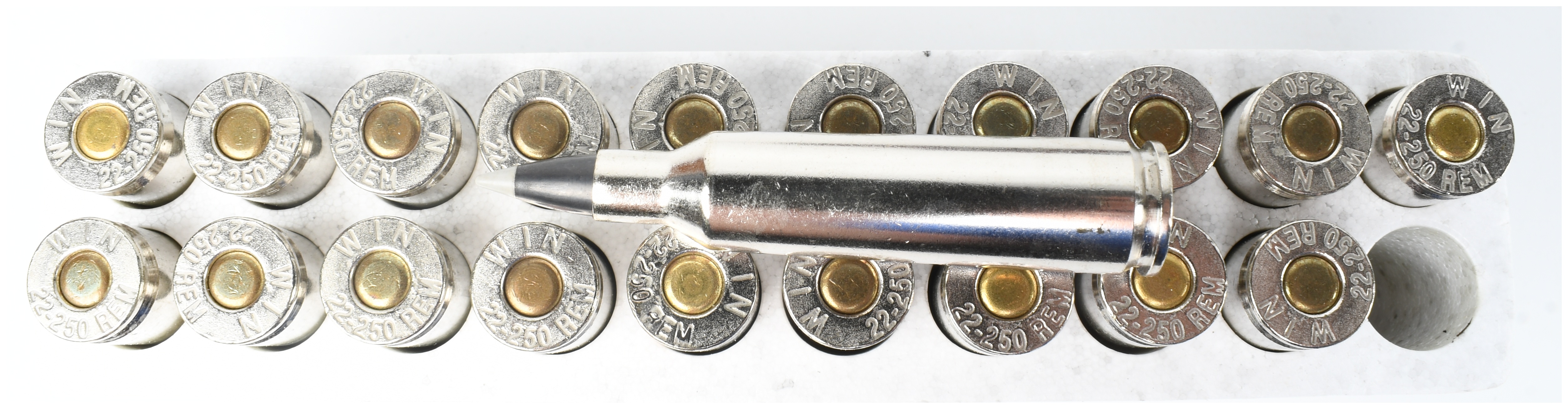 A Lot of 60 Winchester Supreme Ballistic Silvertip Ammunition .22-250 Remington
