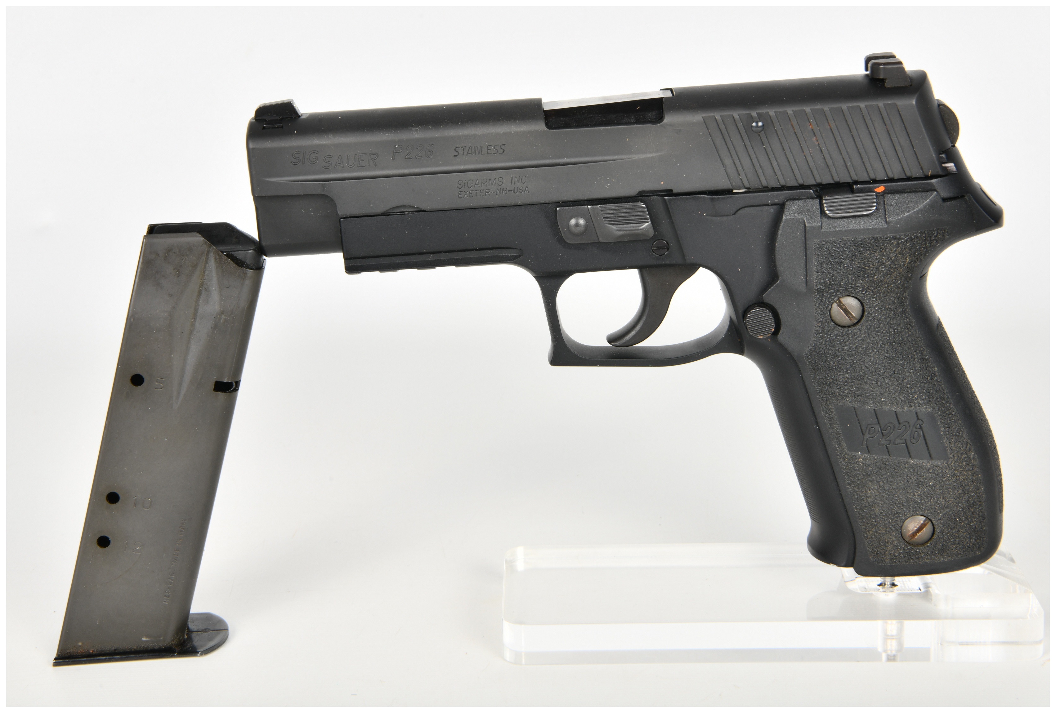 SIG Sauer P226 Semi-Automatic Pistol .40 S&W with 4.4 Inch Barrel