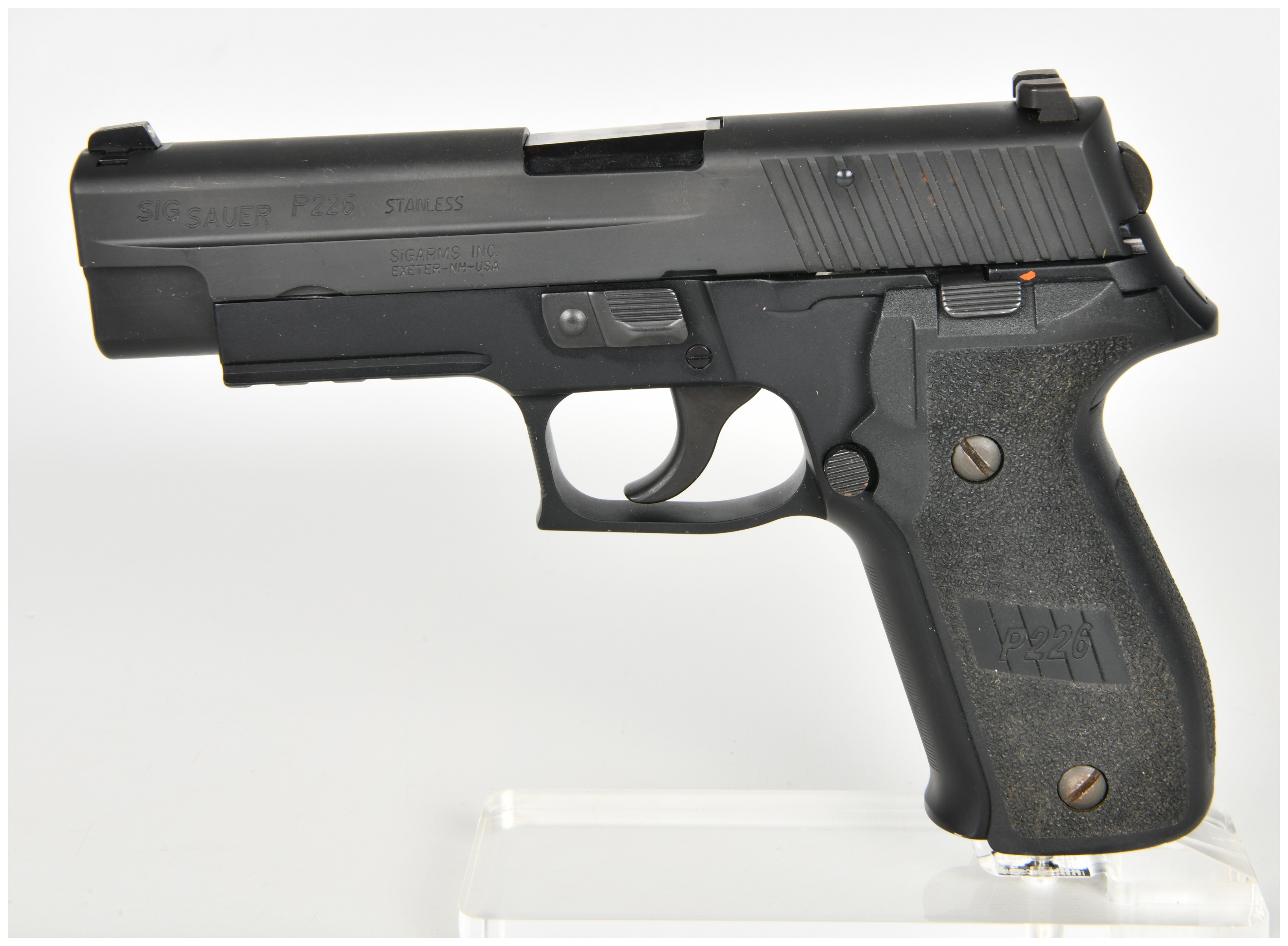 SIG Sauer P226 Semi-Automatic Pistol .40 S&W with 4.4 Inch Barrel