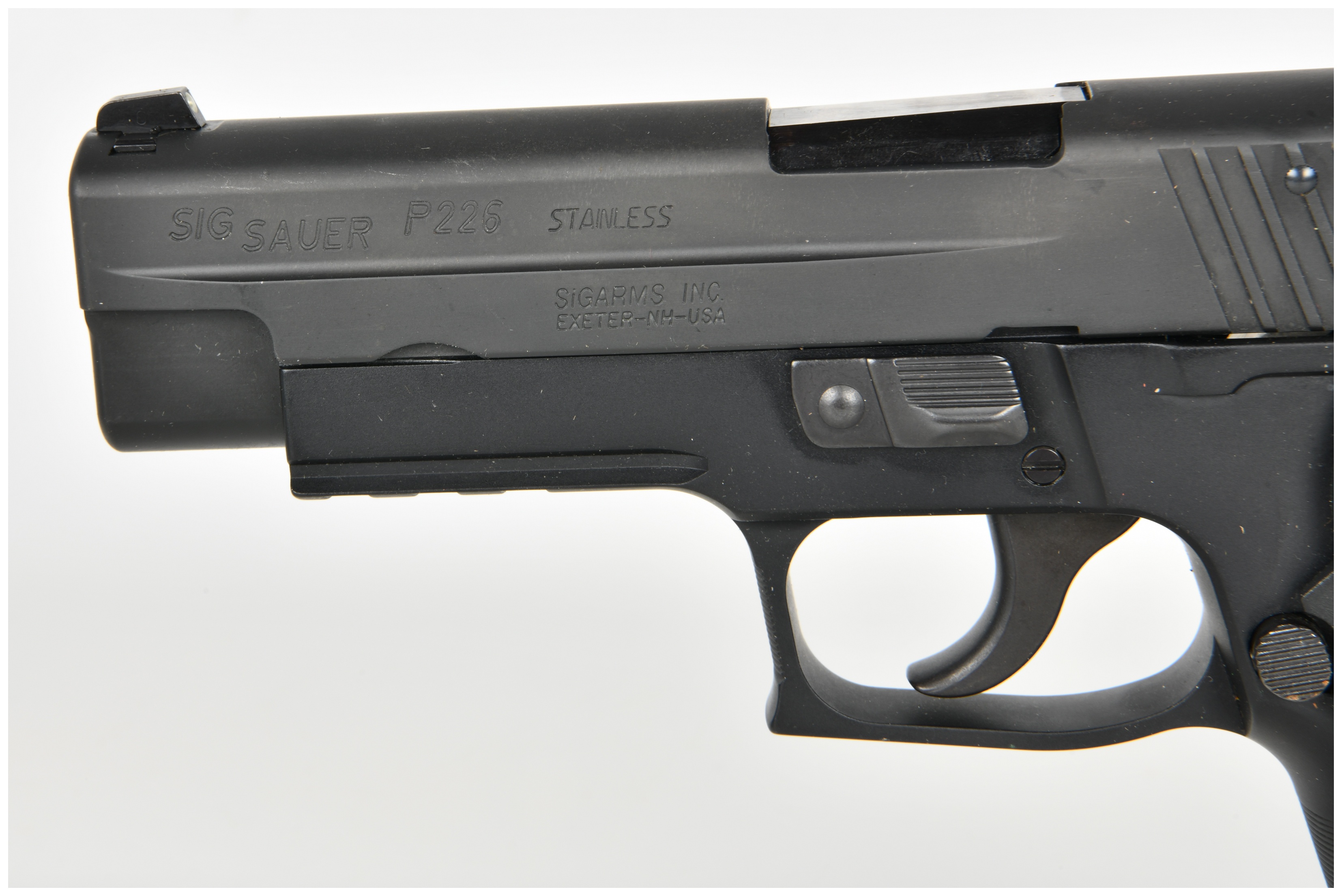 SIG Sauer P226 Semi-Automatic Pistol .40 S&W with 4.4 Inch Barrel