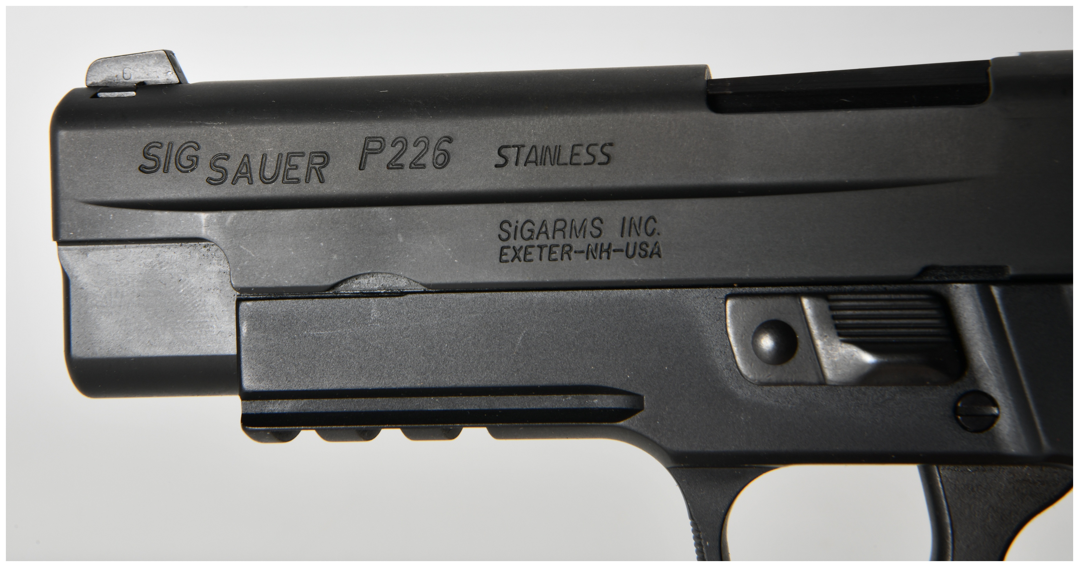 SIG Sauer P226 Semi-Automatic Pistol .40 S&W with 4.4 Inch Barrel