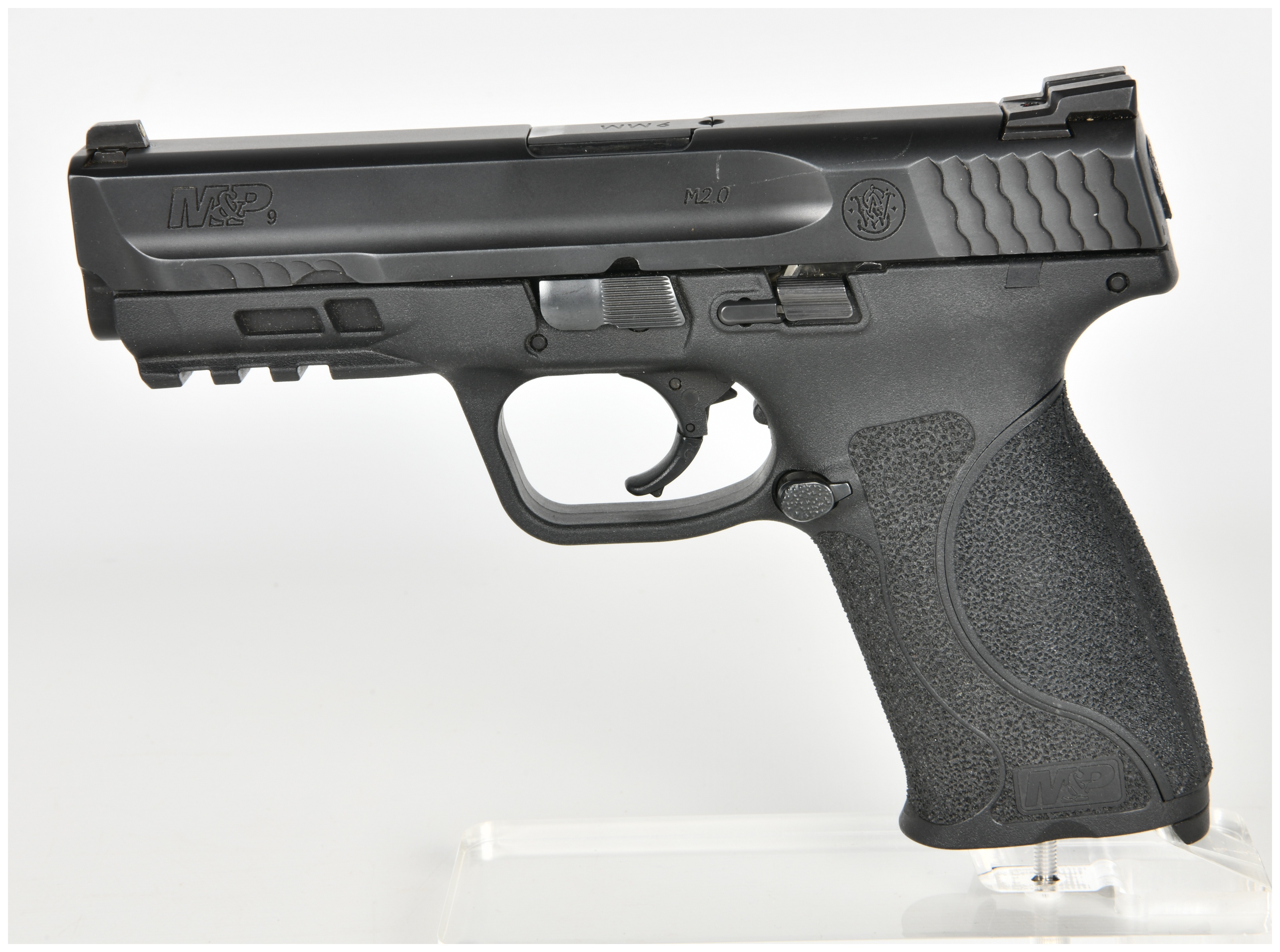 Smith & Wesson M&P9 M2.0 Semi-Automatic Striker-Fired Pistol 9mm with 4.25 Inch Barrel
